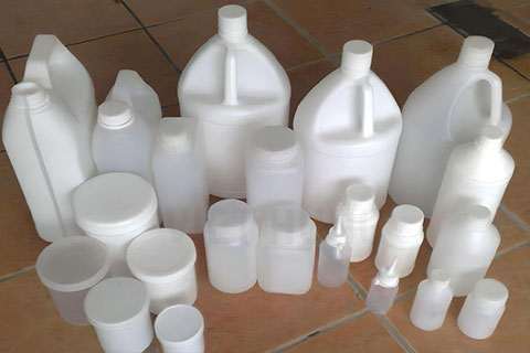Plastic-medicine-bottles,-solvent-bottles