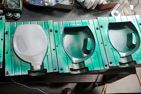 plastic-bottle-Blow-Molding
