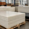 Các tấm nhựa ABS định hình nhiệt màu xám và đen xếp chồng trên pallet tại nhà máy Việt Hưng Plastics Việt Nam.